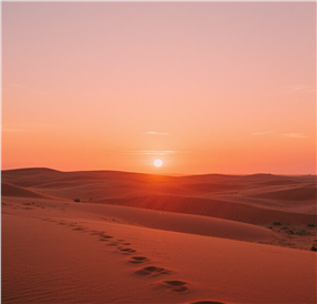 夏日黄昏夕阳沙漠风光摄影图片